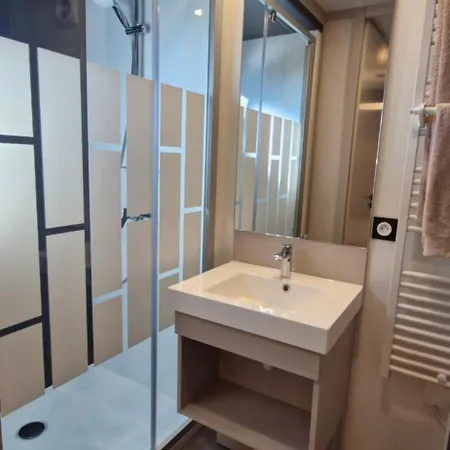 Dom wakacyjny Premium Au Coeur De La Pinede, Ideal Pour Des En Familles Et Entre Amis *